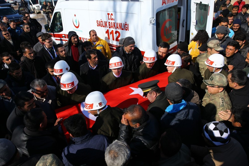 Cizre şehidi Kürtçe ağıtlarla uğurlandı - Resim: 2