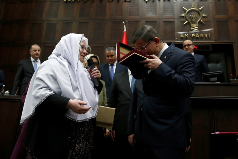 Davutoğlu'na tarihi Kur’an-ı Kerim hediye edildi - Resim: 4