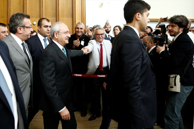 CHP grup toplantısında ilginç an! - Resim: 2