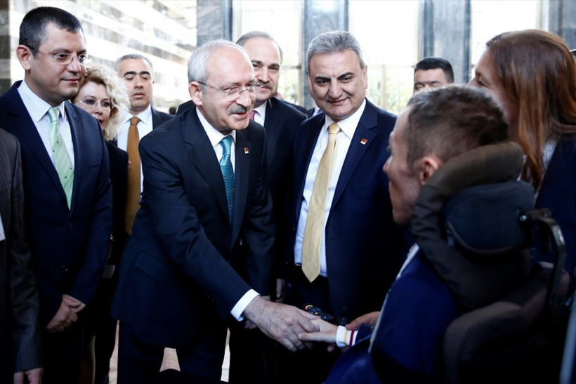 CHP grup toplantısında ilginç an! - Resim: 3