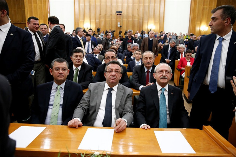 CHP grup toplantısında ilginç an! - Resim: 4