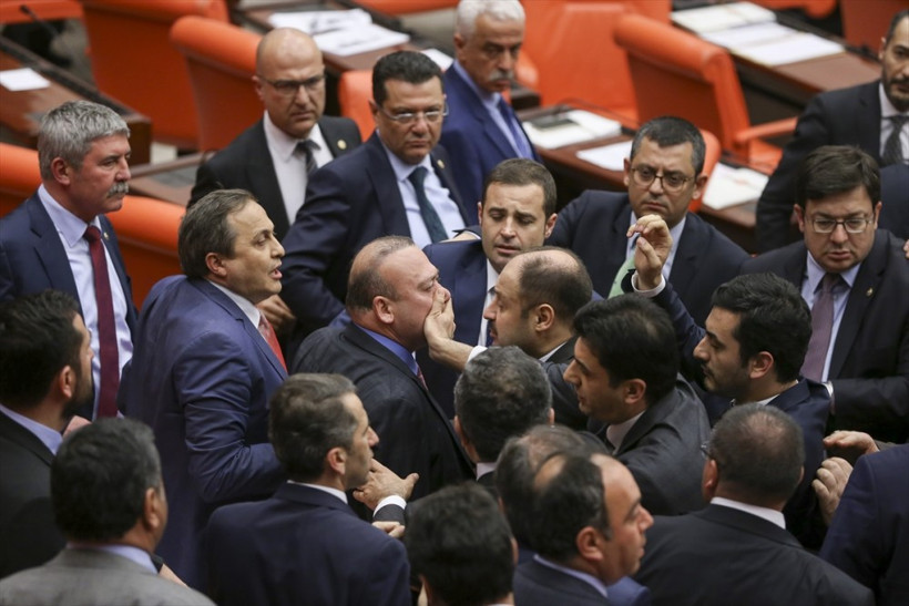 TBMM Genel Kurulunda büyük kavga! - Resim: 2