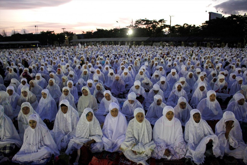 Endonezyalı müslümanlar dünya barışı için dua etti... - Resim: 2