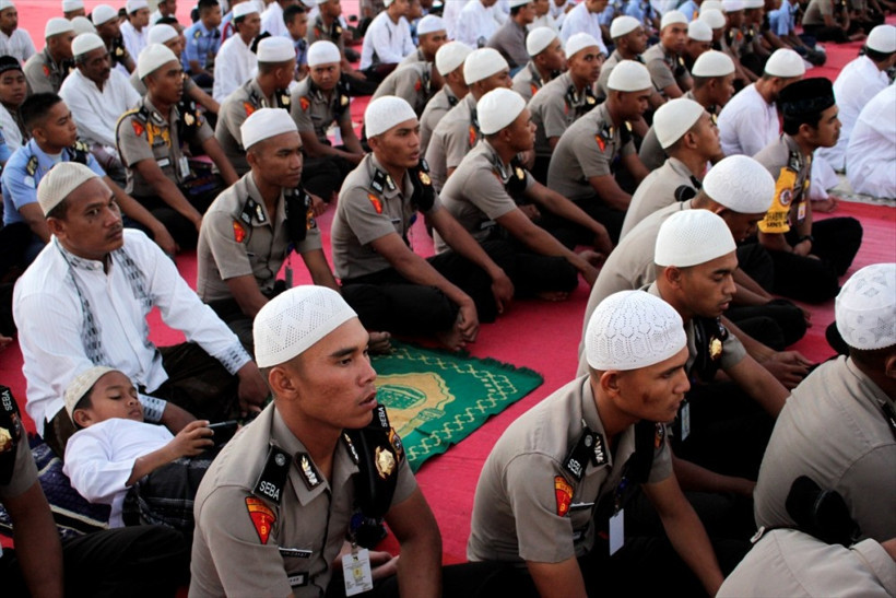 Endonezyalı müslümanlar dünya barışı için dua etti... - Resim: 4