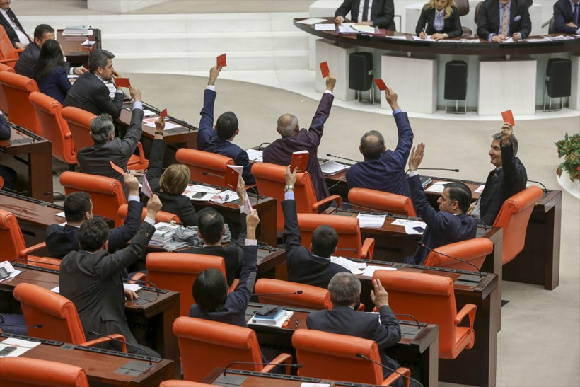 CHP'li vekillerden Meclis'te ilginç eylem! - Resim: 1