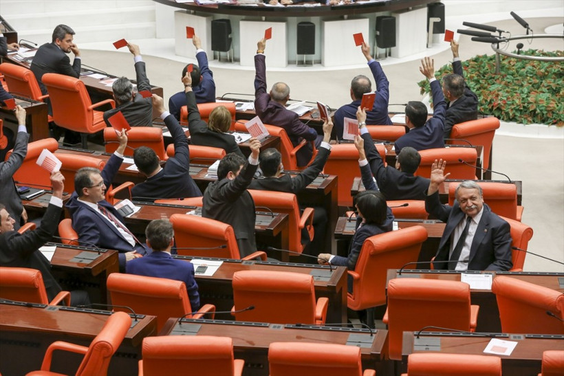 CHP'li vekillerden Meclis'te ilginç eylem! - Resim: 2