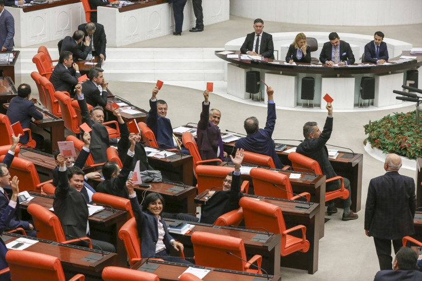 CHP'li vekillerden Meclis'te ilginç eylem! - Resim: 4
