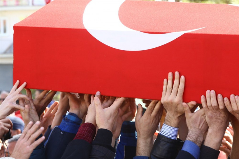 Şehidin cenaze namazını en ön safta kıldı! - Resim: 1