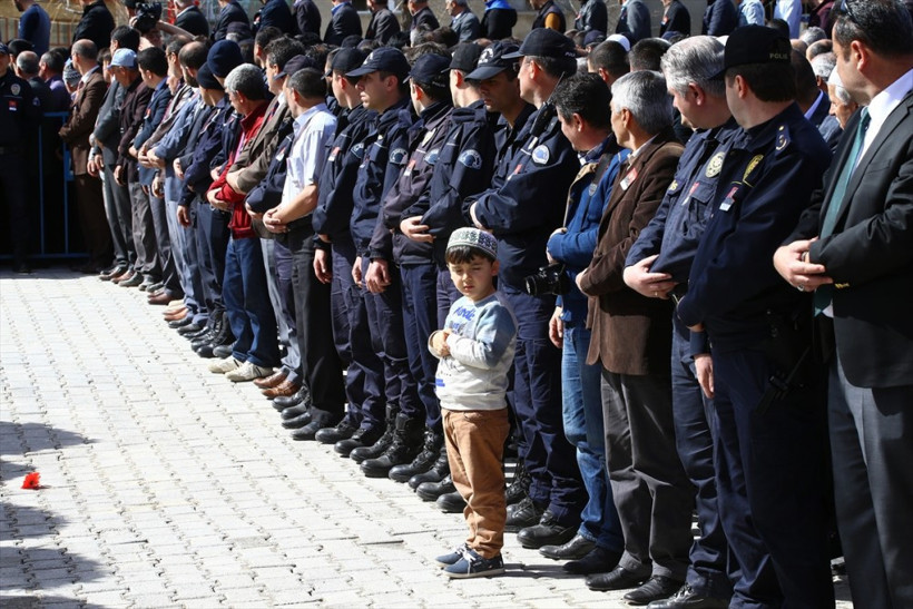 Şehidin cenaze namazını en ön safta kıldı! - Resim: 3