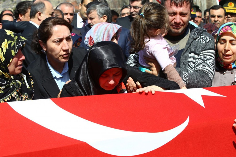 Şehidin cenaze namazını en ön safta kıldı! - Resim: 4