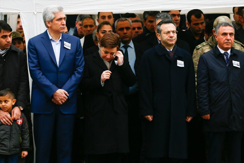 Bakan şehit cenazesinde gözyaşlarını tutamadı - Resim: 3