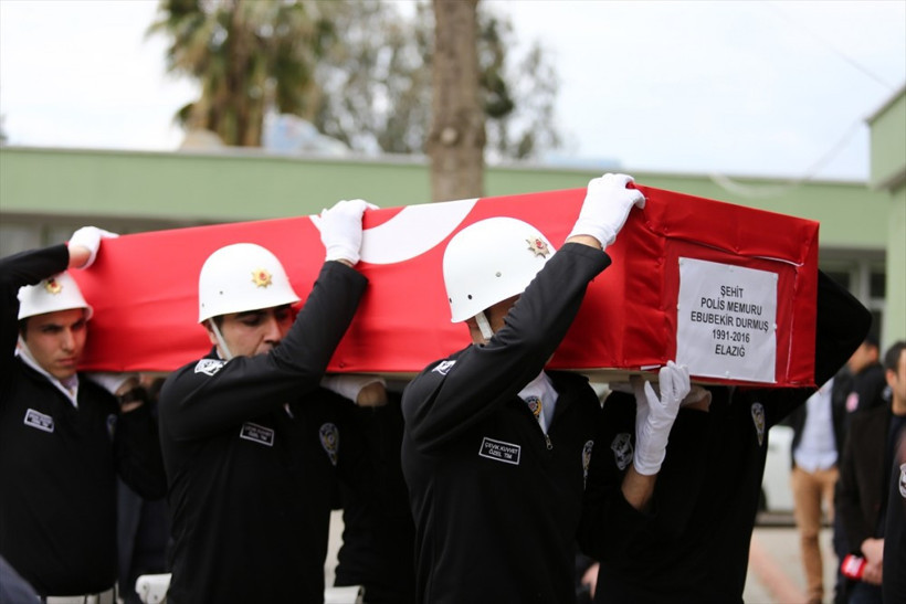 Diyarbakır şehidi gözyaşlarıyla uğurlandı! - Resim: 1