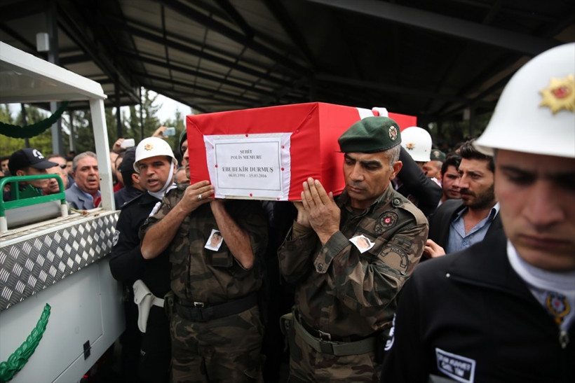 Diyarbakır şehidi gözyaşlarıyla uğurlandı! - Resim: 2