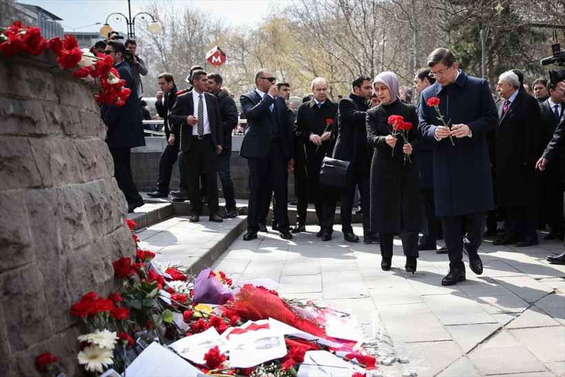 Sare Hanım dayanamadı Davutoğlu da dağıldı - Resim: 2