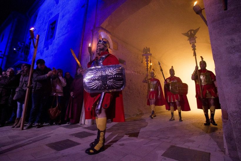 Ölüm dansı gösterisinden renkli kareler! - Resim: 3