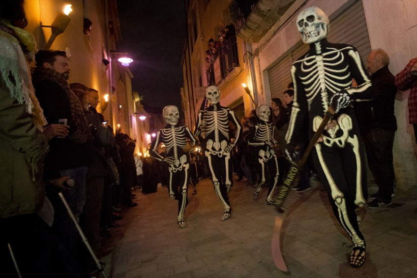 Ölüm dansı gösterisinden renkli kareler! - Resim: 4