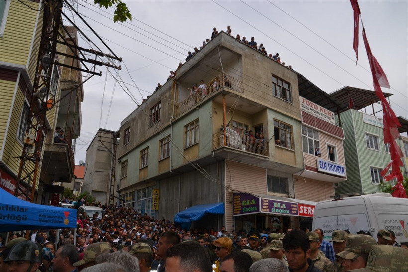 Şehit Ethem Hacımahmutoğlu'nu binlerce kişi uğurladı! - Resim: 3