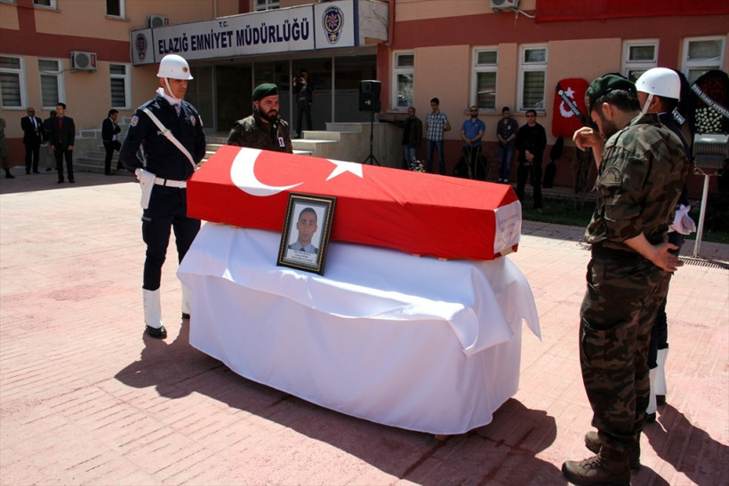 Şehidin cenazesinde tüyleri diken diken eden an! - Resim: 4