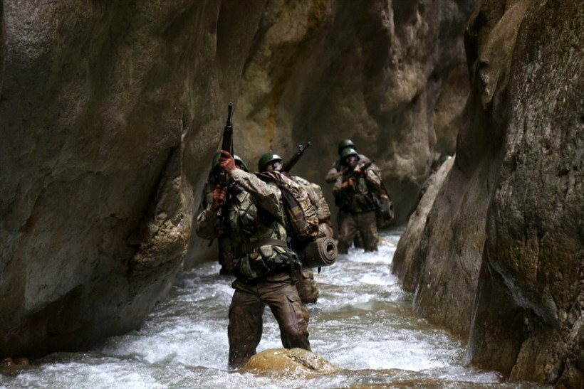 Komandolar nefes kesti! Düşman hattına böyle sızdılar - Resim: 1