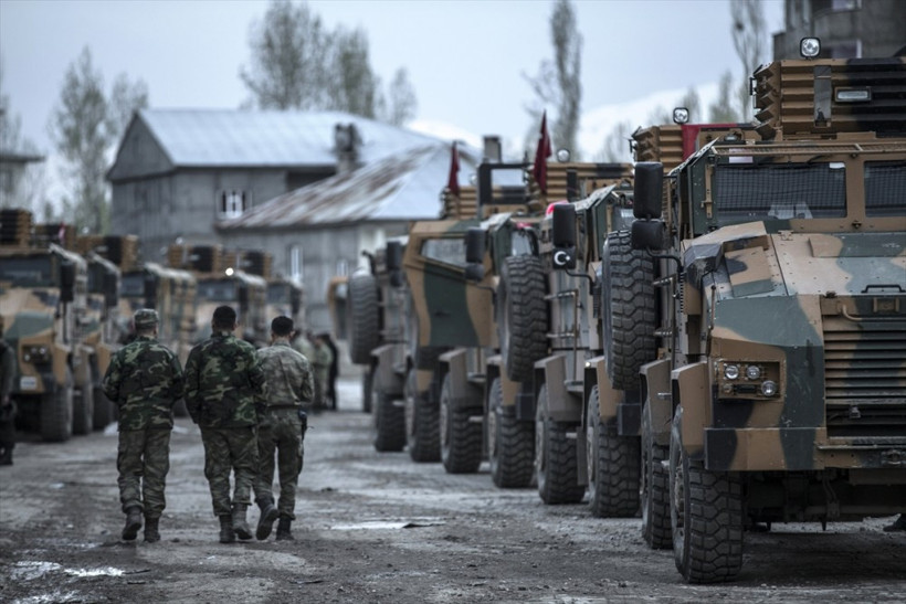 Yüksekova'daki güvenlik güçleri dualarla yola çıktı! - Resim: 1