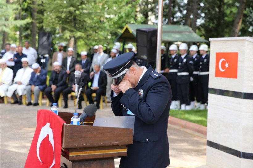 Gaziantep şehitlerinin uğurlama töreninde yürek yakan anlar! - Resim: 3