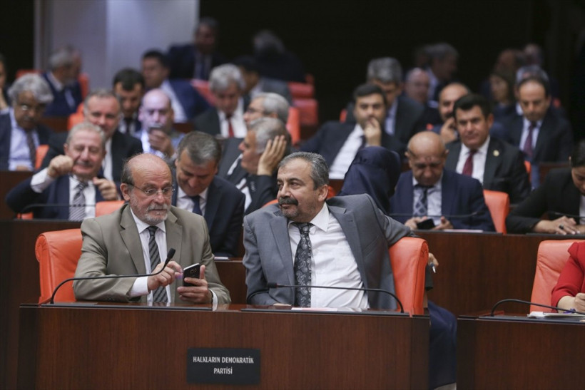 TBMM Genel Kurulunda Bahçeli'nin düşünceli anları - Resim: 3