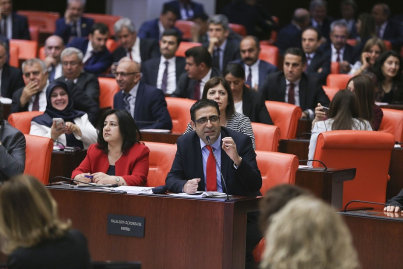 TBMM Genel Kurulunda Bahçeli'nin düşünceli anları - Resim: 4