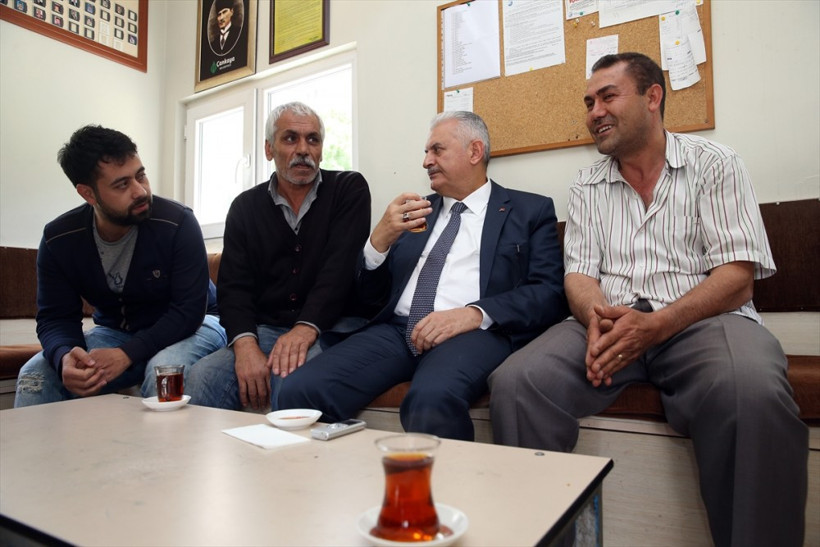 Başbakan Binali Yıldırım'dan taksi durağına ziyaret! - Resim: 3