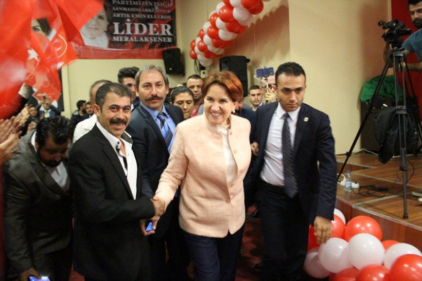 Meral Akşener'e Afyon'da ilginç pankart! Namusum... - Resim: 1