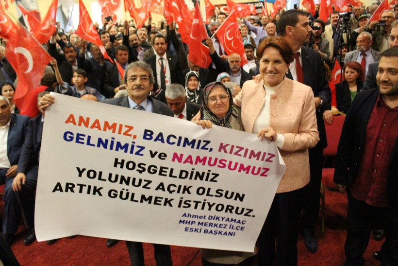 Meral Akşener'e Afyon'da ilginç pankart! Namusum... - Resim: 2