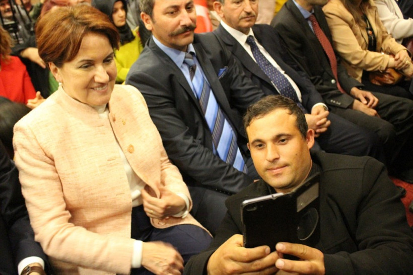 Meral Akşener'e Afyon'da ilginç pankart! Namusum... - Resim: 4