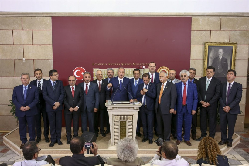 CHP'lilerin basın toplantısında ilginç anlar! - Resim: 4