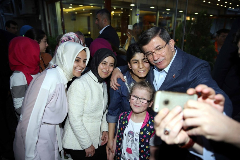 Davutoğlu çiftinden en anlamlı ziyaret! - Resim: 2