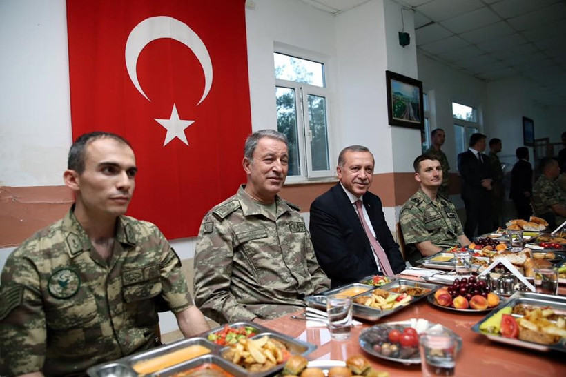 Cumhurbaşkanı Erdoğan, askerle iftar yaptı - Resim: 4