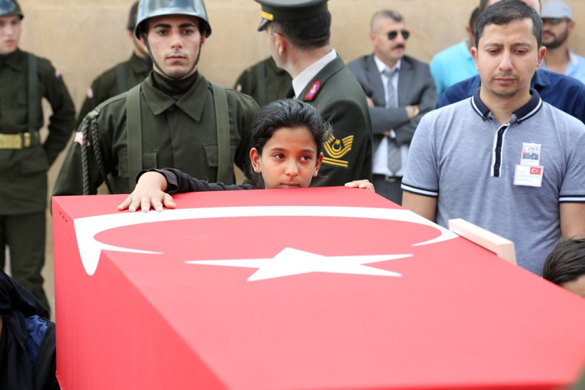 Mardin şehidi dua ve gözyaşlarıyle uğurlandı! - Resim: 4