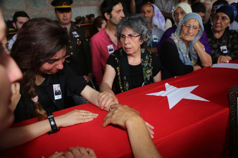 Lice şehidini onbinler tekbirlerle uğurladı! - Resim: 4