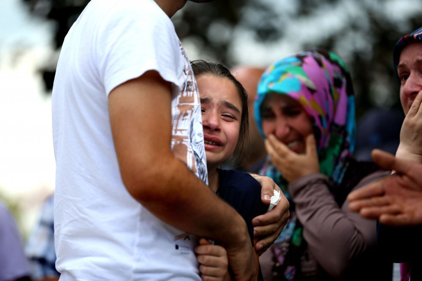 Adli Tıp'ın önü feryat figan! Gözyaşları sel oldu - Resim: 1