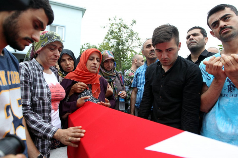 Havaalanı saldırısında ölenler gözyaşları içinde uğurlandı - Resim: 2