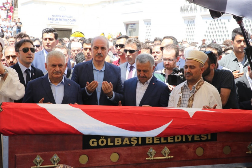 Demokrasi şehitlerini böyle uğurladılar! Dikkat çeken kare - Resim: 3