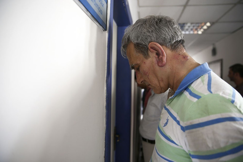 Akın Öztürk'ün kelepçeli ve yalın ayak görüntüleri bomba! - Resim: 2