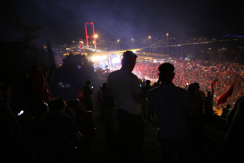 İstanbul uyumadı Boğaziçi Köprüsü'nden müthiş kareler - Resim: 4