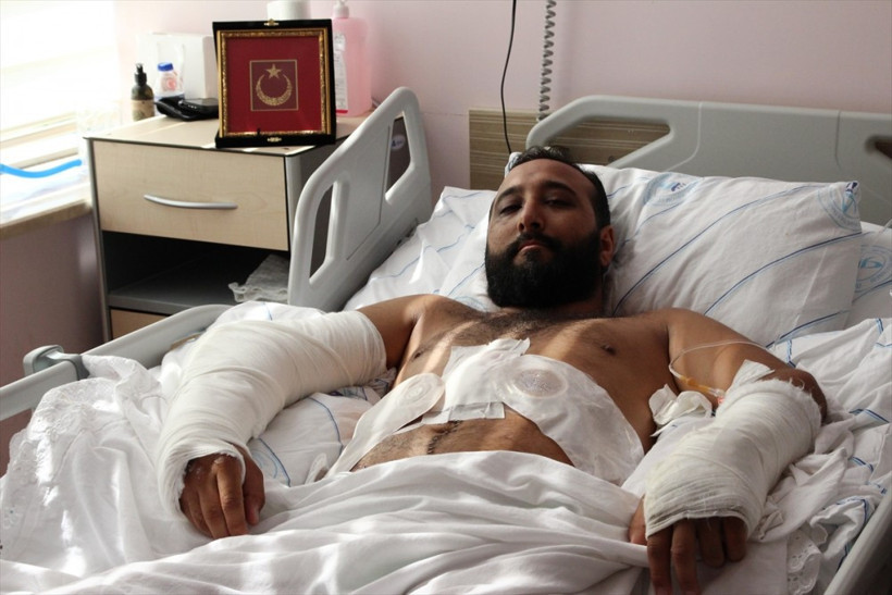 FETÖ'cüler darbeye direnen genci ikinci kattan attı! - Resim: 2