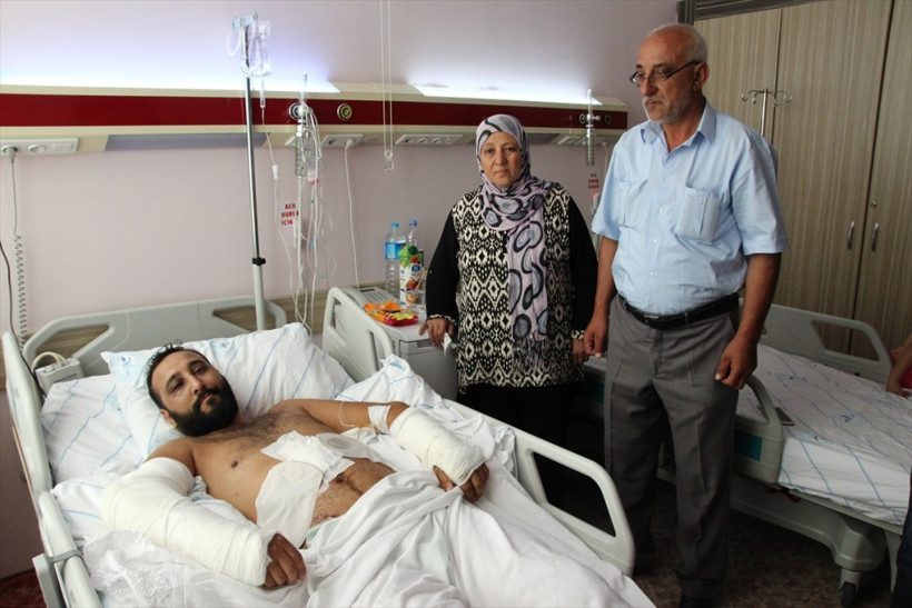 FETÖ'cüler darbeye direnen genci ikinci kattan attı! - Resim: 3