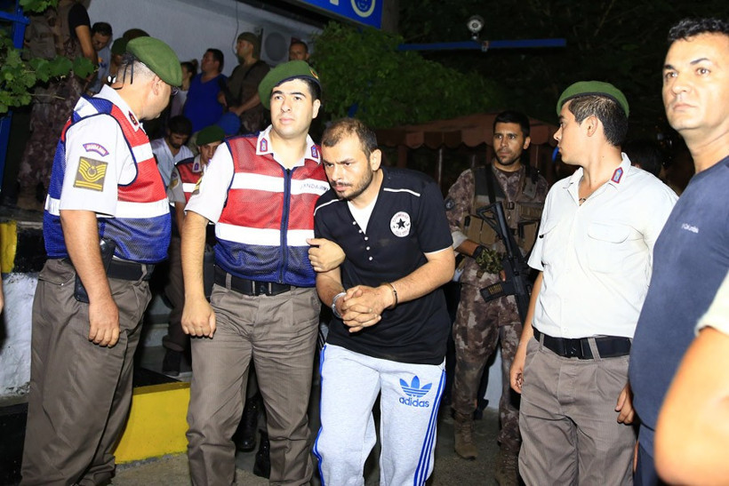 Suikastçi 11 asker Marmaris'te yakalandı son halleri berbat! - Resim: 1