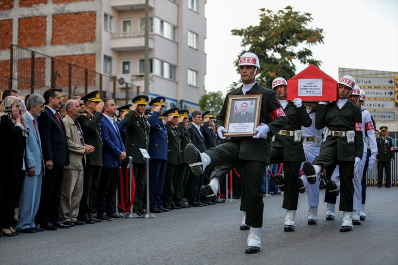Cerablus şehitleri gözyaşlarıyla uğurlardı - Resim: 3
