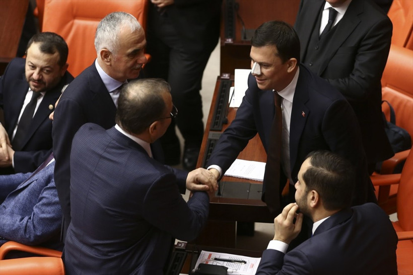 AK Partili Şahin'in burnuna bakın kim yumruk atmış!  - Resim: 3