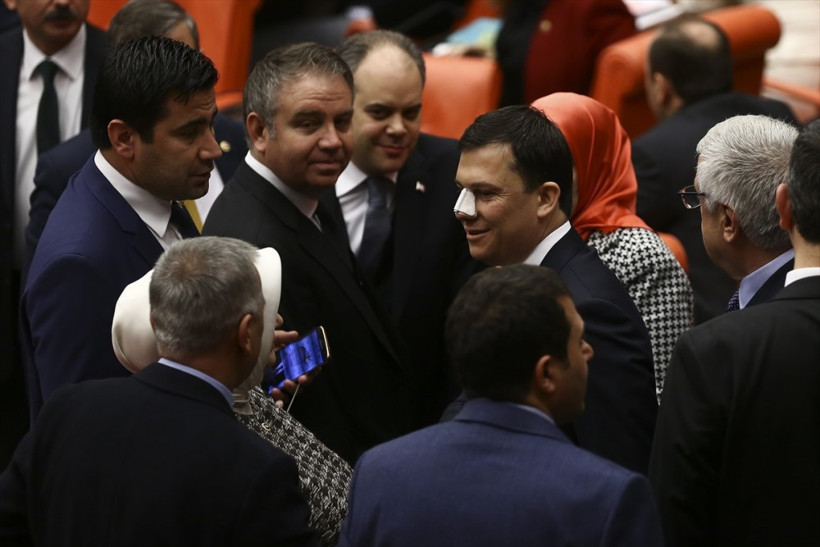 AK Partili Şahin'in burnuna bakın kim yumruk atmış!  - Resim: 4