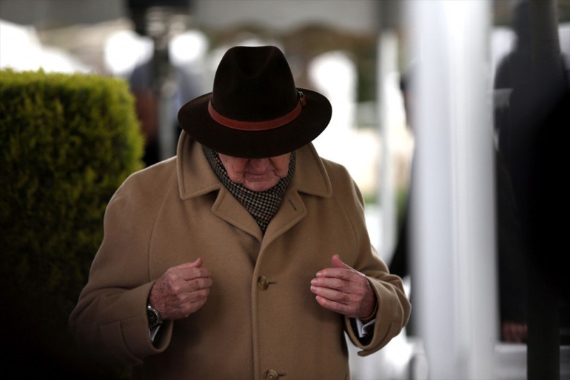 Mustafa Koç mezarı başında anıldı! Eşi ve kızları.. - Resim: 1