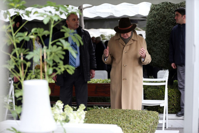 Mustafa Koç mezarı başında anıldı! Eşi ve kızları.. - Resim: 2