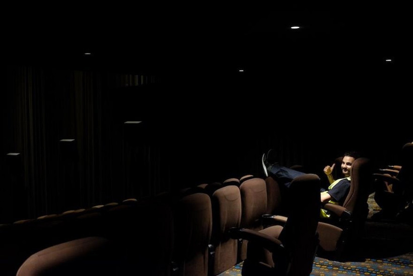 İki kafadar bir yelekle heryere ücretsiz girmenin yolunu buldu - Resim: 4